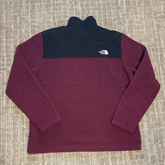 The North Face Men'’s Denali Half Zip Black Burgundy - Picture 5 of 6